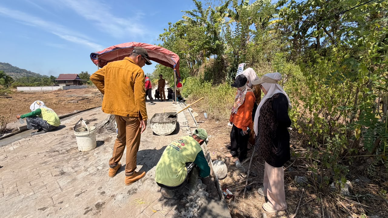 Evaluasi Proyek PKTD Paving Block Jalan Pekuburan di Desa Nirannuang
